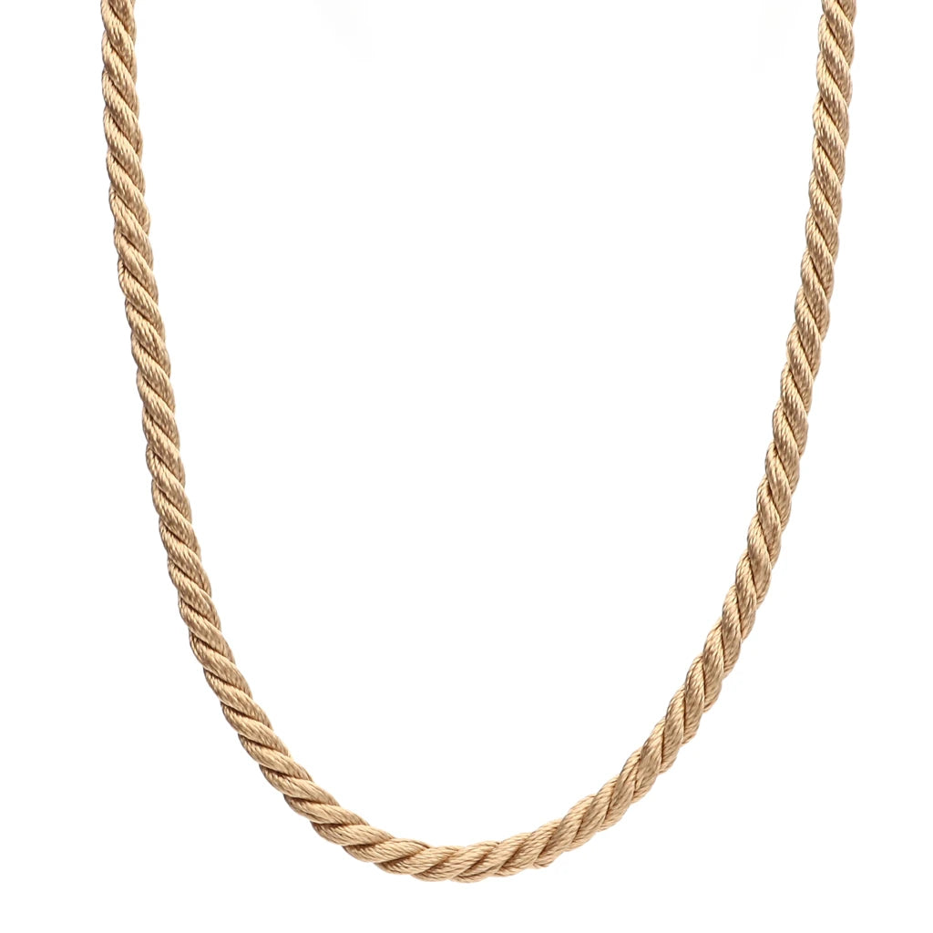 Collar trenzado con charm